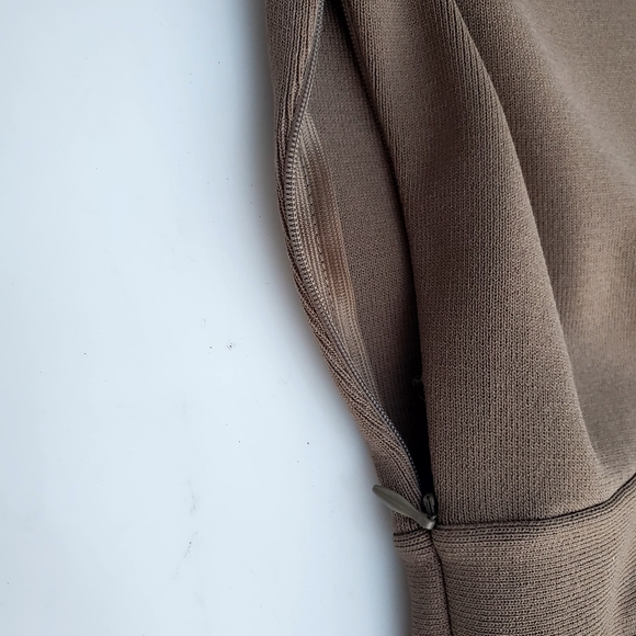 Madeleine long dress in Olive Green. 6 - Picture 10 of 14